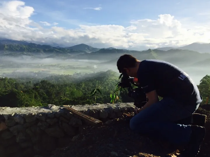 Filming the misty Sierra Madre valley at sunrise with a Canon C100